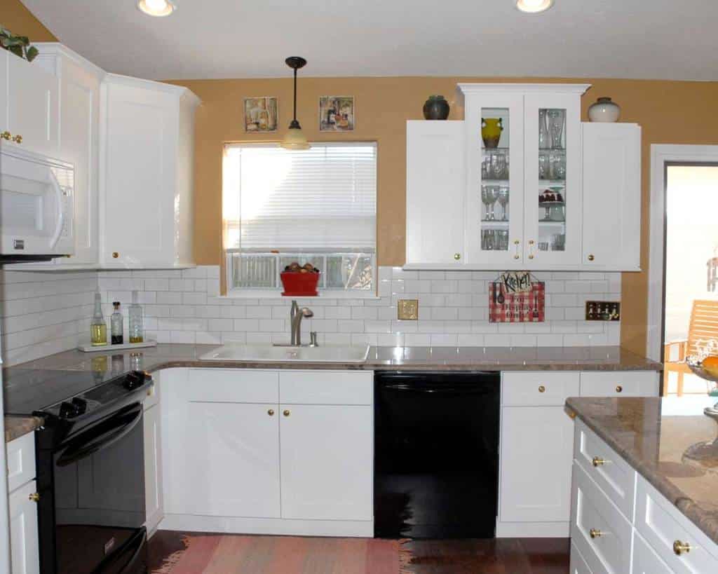 Custom Granite Kitchens & Baths
