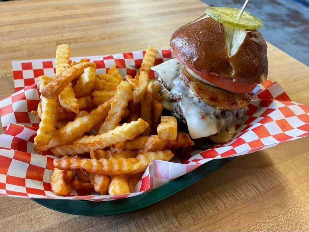 3 Nelsons Sandwich & Ice Cream