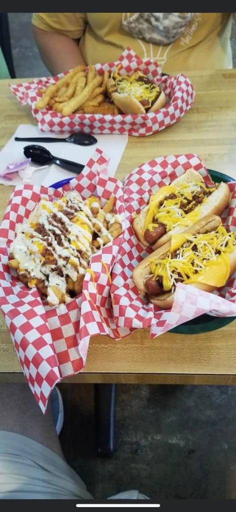 3 Nelsons Sandwich & Ice Cream