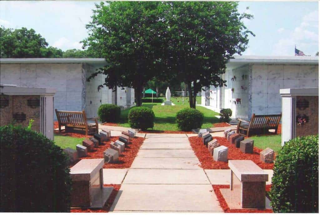 Deland Memorial Gardens