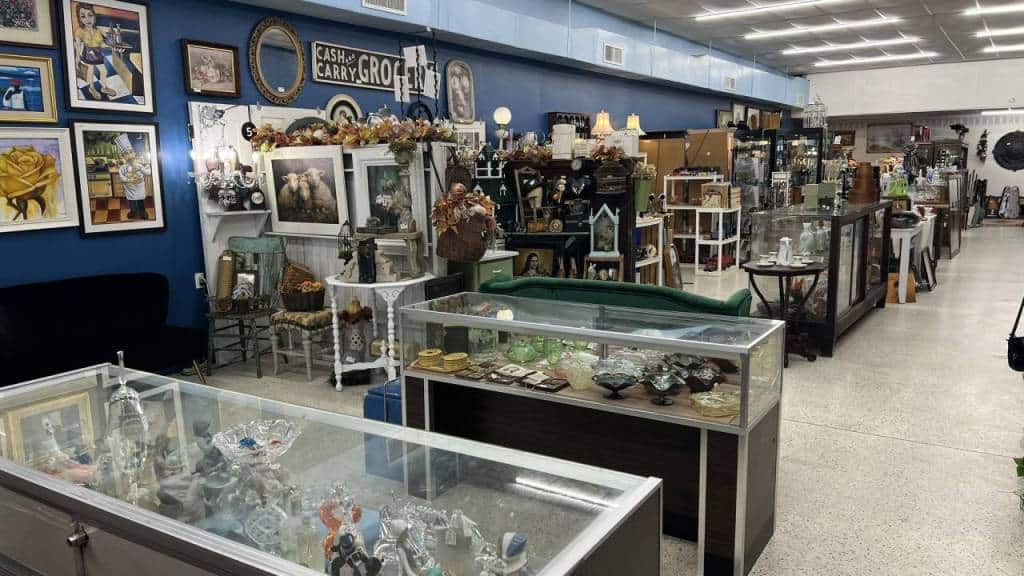 KT's Attic Vintage Thrift Store Winter Haven